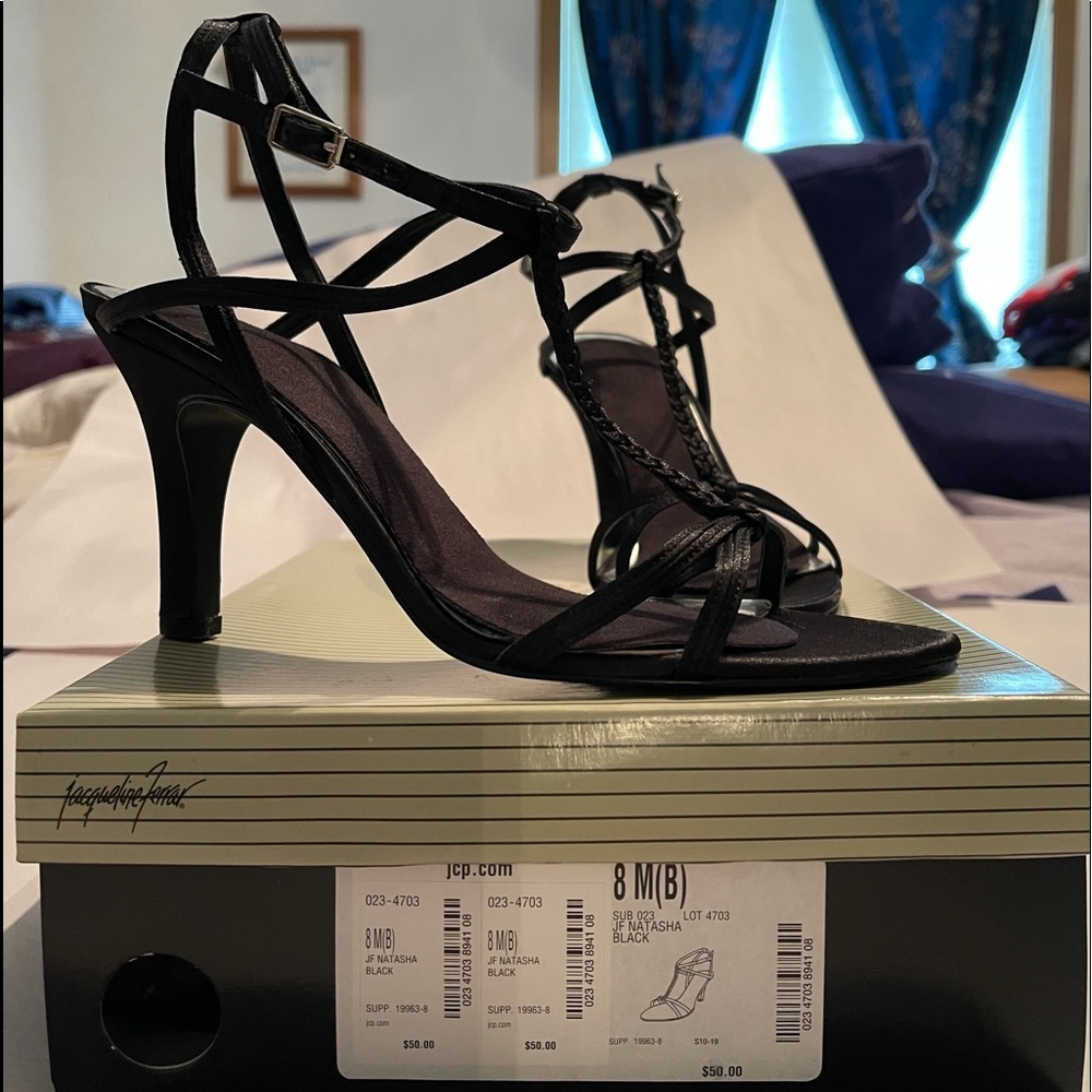 Jacqueline Ferrar, Natasha Black Sandals Size 8M